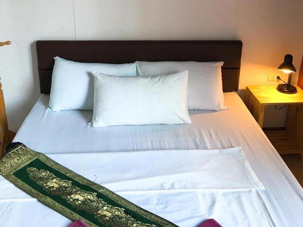 Sritrang Hotel Luaran gambar