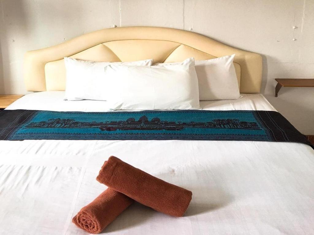 Sritrang Hotel Luaran gambar