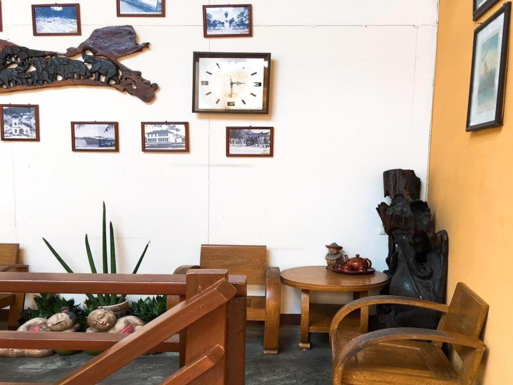 Sritrang Hotel Luaran gambar
