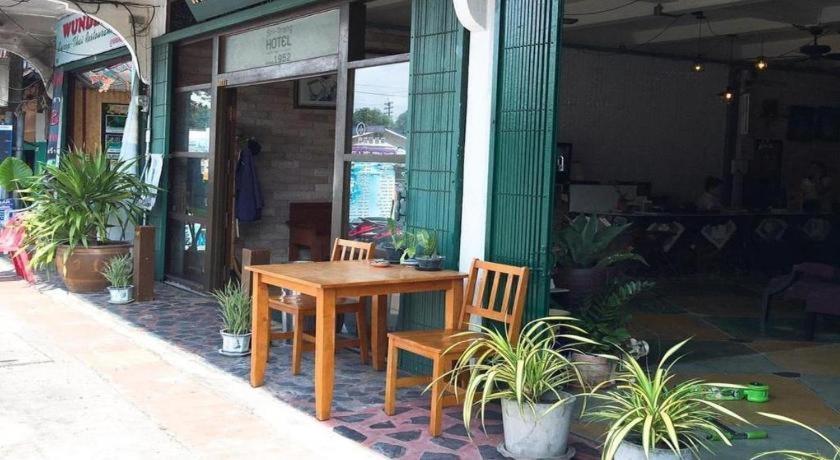 Sritrang Hotel Luaran gambar
