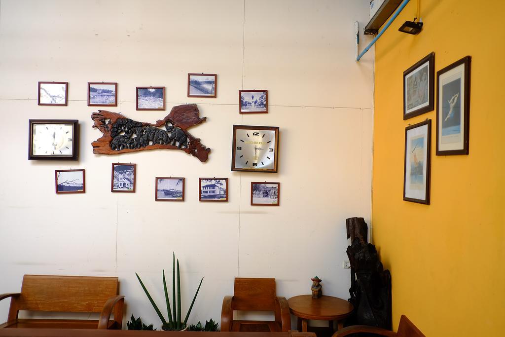 Sritrang Hotel Luaran gambar