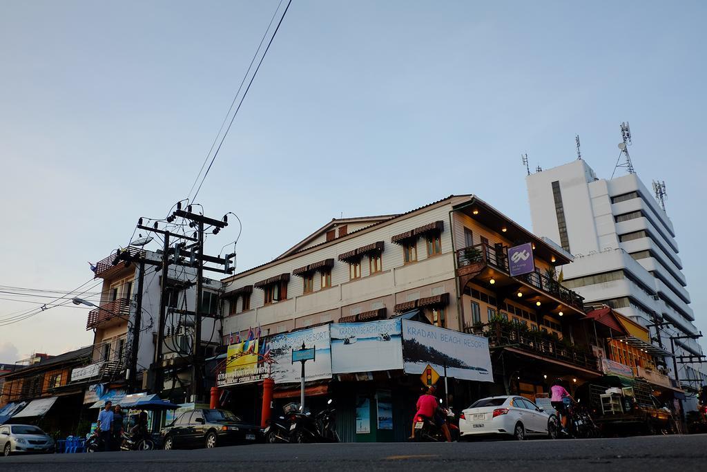 Sritrang Hotel Luaran gambar