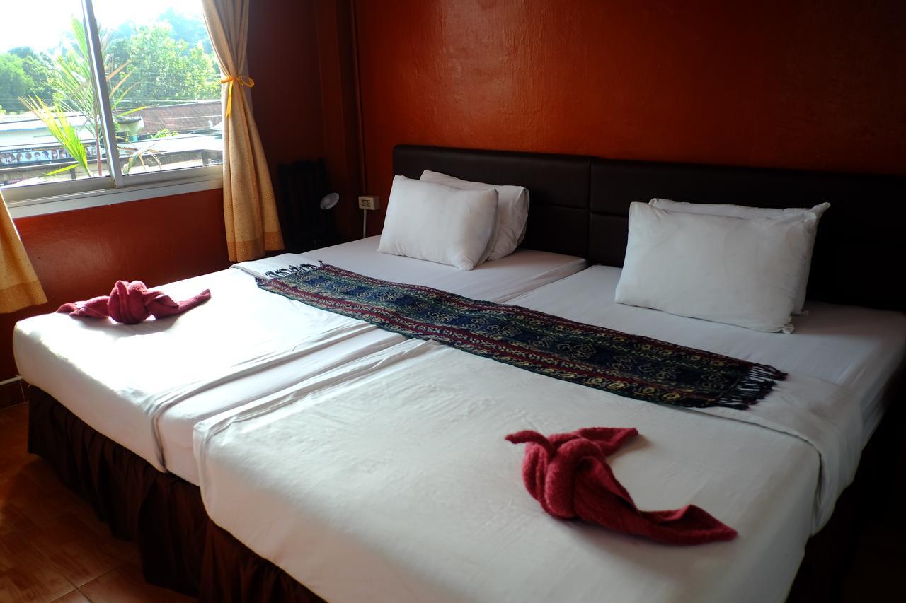 Sritrang Hotel Luaran gambar